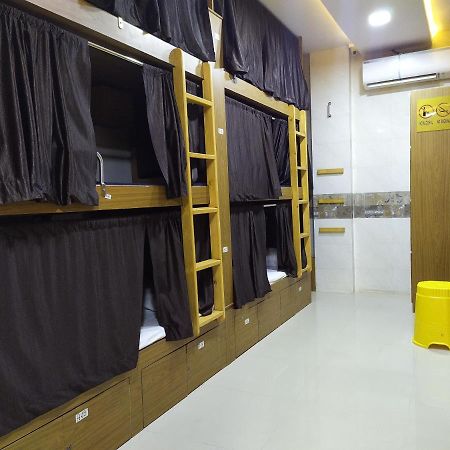 Super Dormitory Ac Deluxe Mumbai Exterior photo