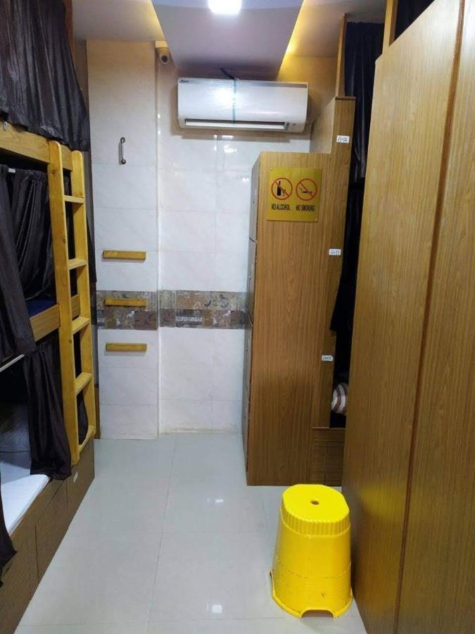 Super Dormitory Ac Deluxe Mumbai Exterior photo